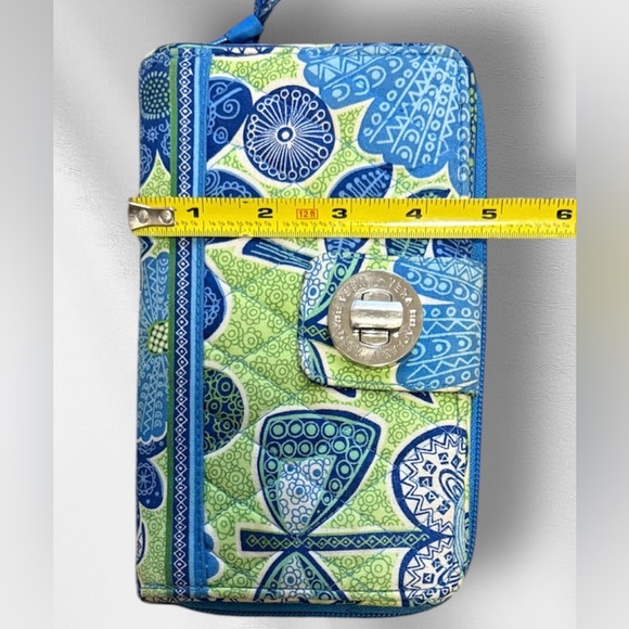 Vera Bradley Doodle Daisy Blue & Green Floral Turnlock Zip Around Wallet - Picture 7 of 7